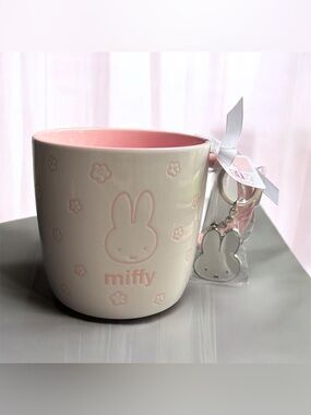 NEW Miffy x Magenta White and Pink Ceramic Mug With Keychain Spring Flowers